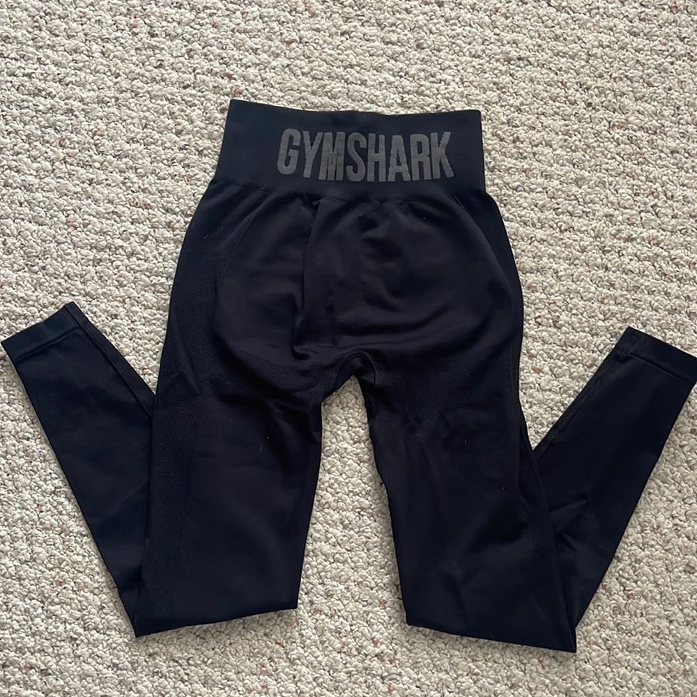 Gym shark leggings